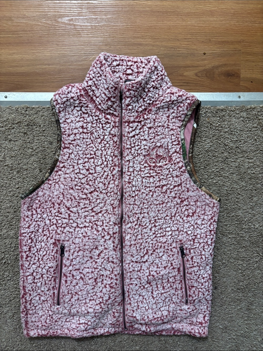 RealTree Woman’s XL Pink Sherpa Fleece Vest with Embroidered Logo Camo Trim